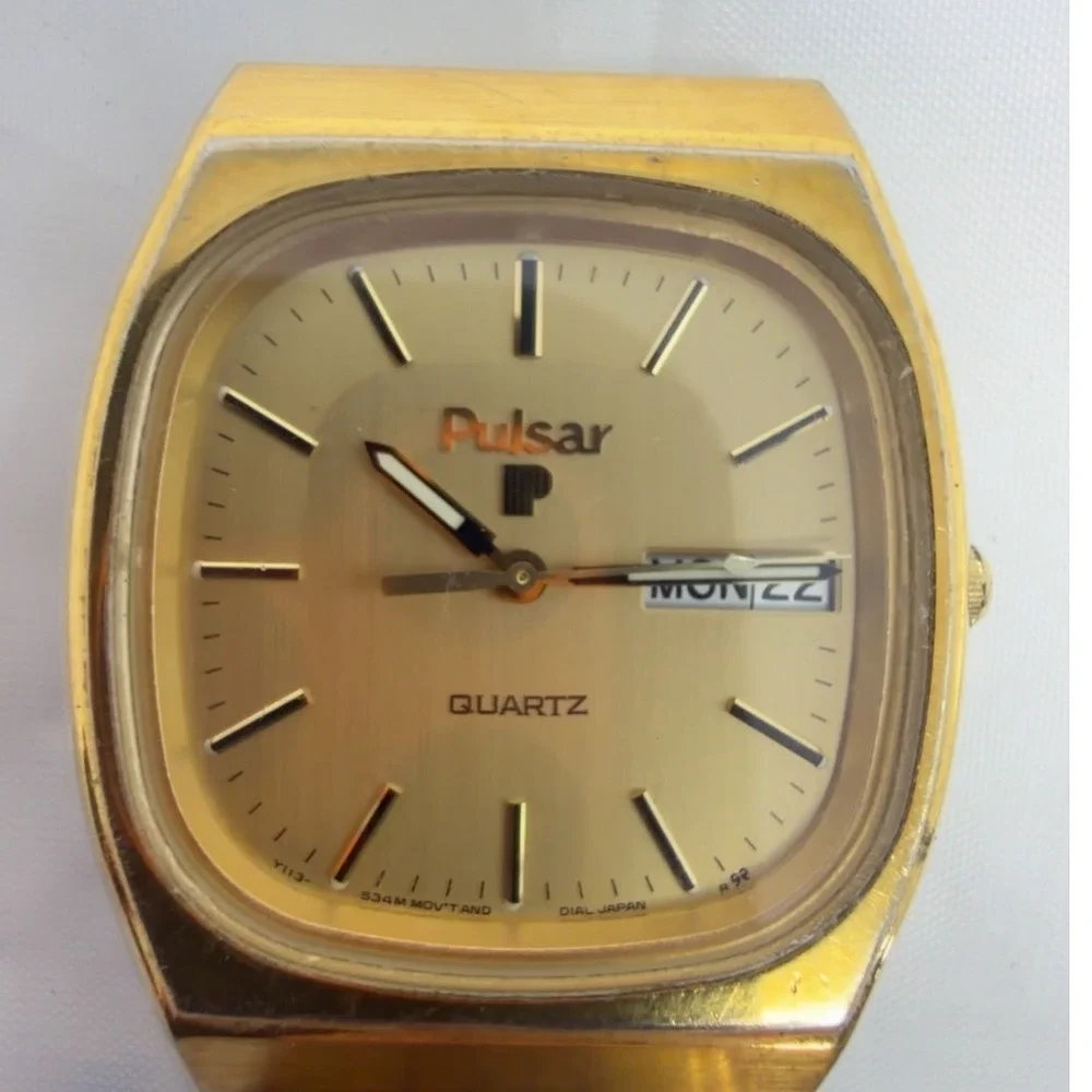 Pulsar Vintage Gold Tone Quartz Watch Y113-5129 A2 Day Date TV Case Mens